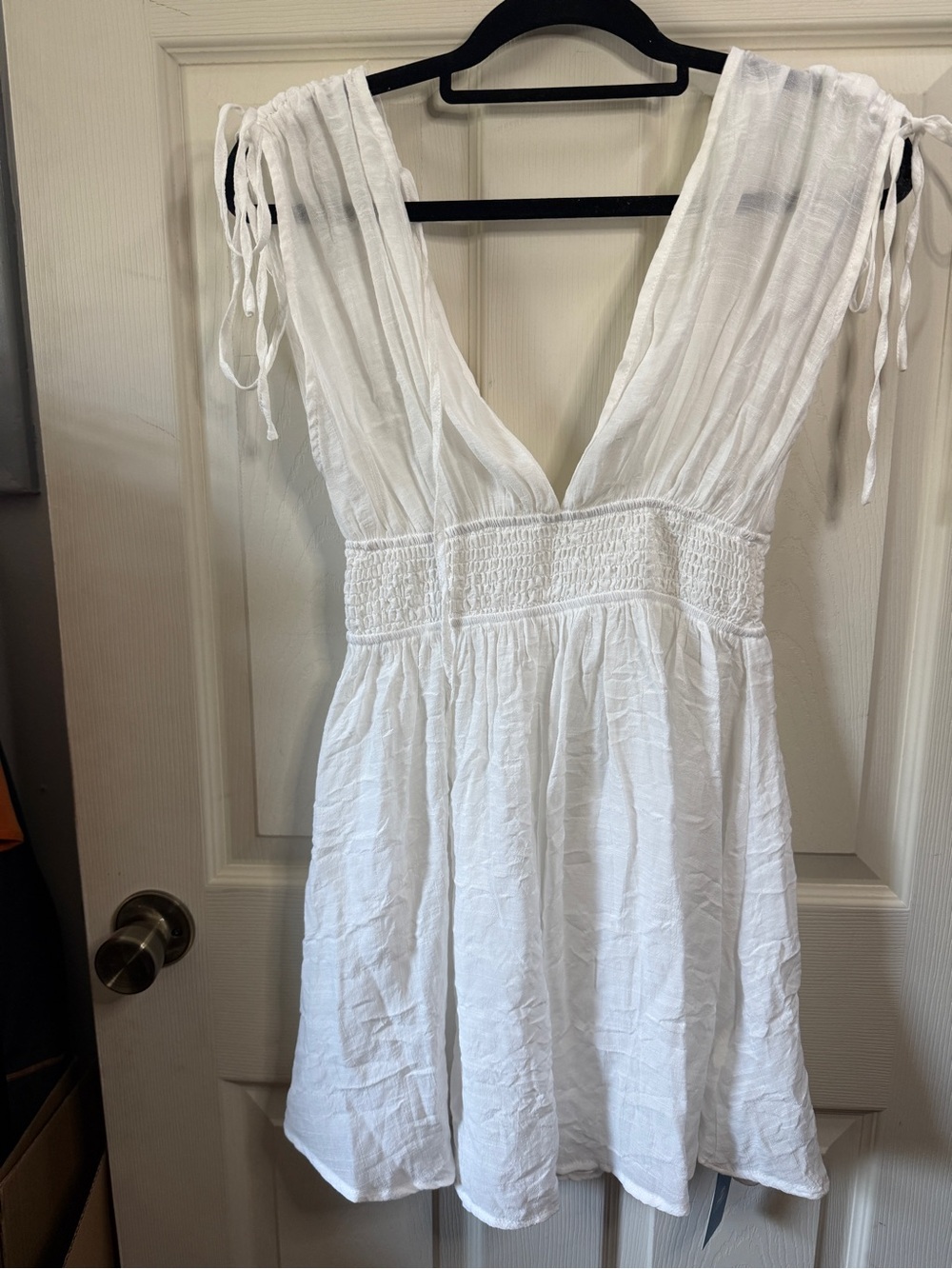 Cupshe Women’s White Smocked V-Neck Beach Coverup Dress Size Small NEW